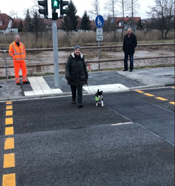 Staatsstraße 2276, neue Fußgängerampel in Stegaurach auf Höhe des Friedhofes in Betrieb Staatsstraße 2276, neue Fußgängerampel in Stegaurach auf Höhe des Friedhofes in Betrieb